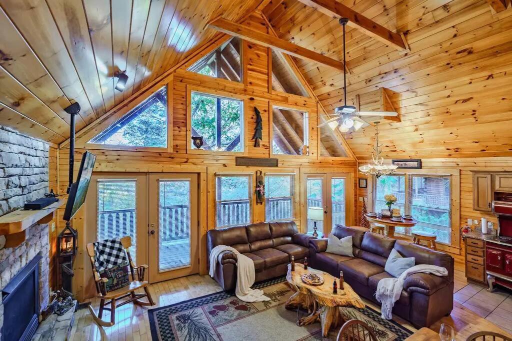 Stunning Mountain Cabin W Hot Tub Gatlinburg Bagian luar foto