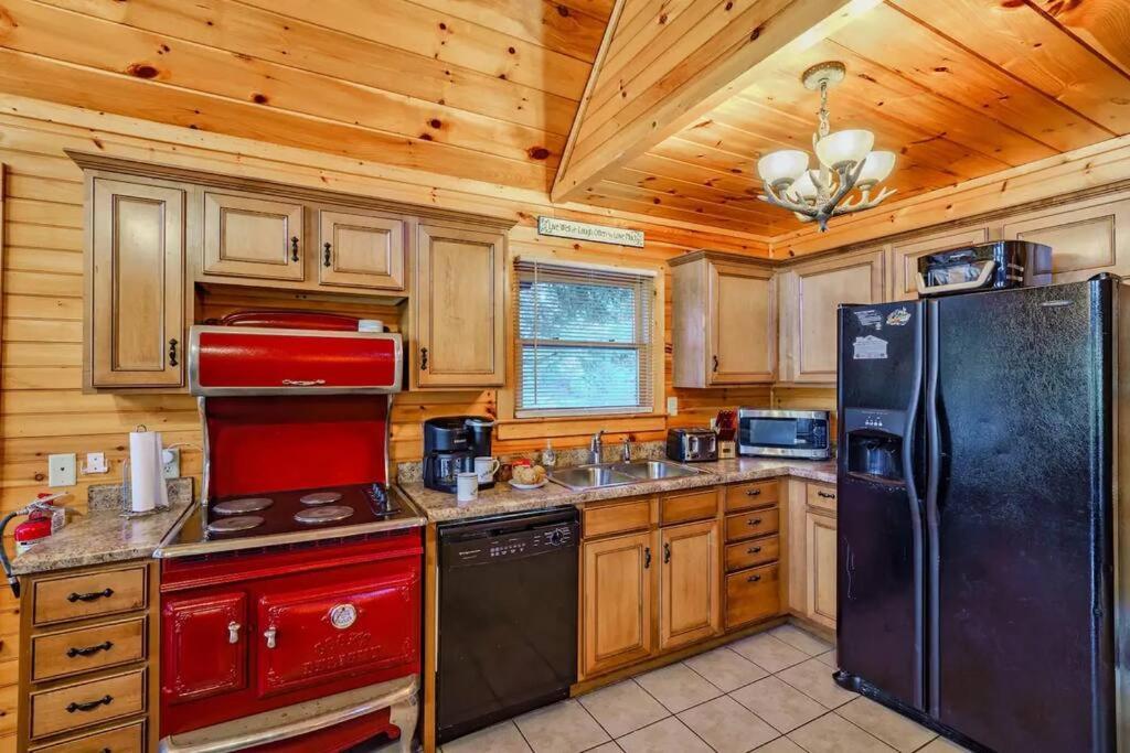 Stunning Mountain Cabin W Hot Tub Gatlinburg Bagian luar foto