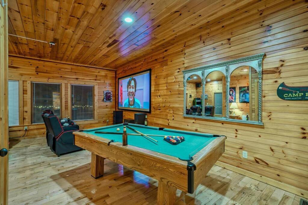 Stunning Mountain Cabin W Hot Tub Gatlinburg Bagian luar foto
