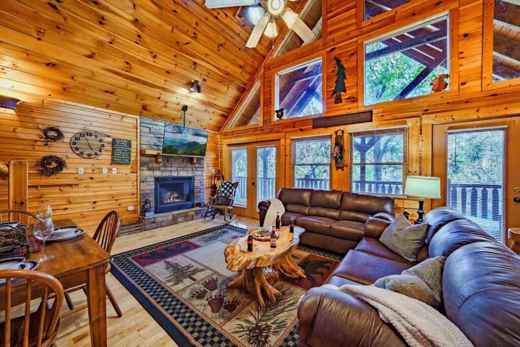 Stunning Mountain Cabin W Hot Tub Gatlinburg Bagian luar foto