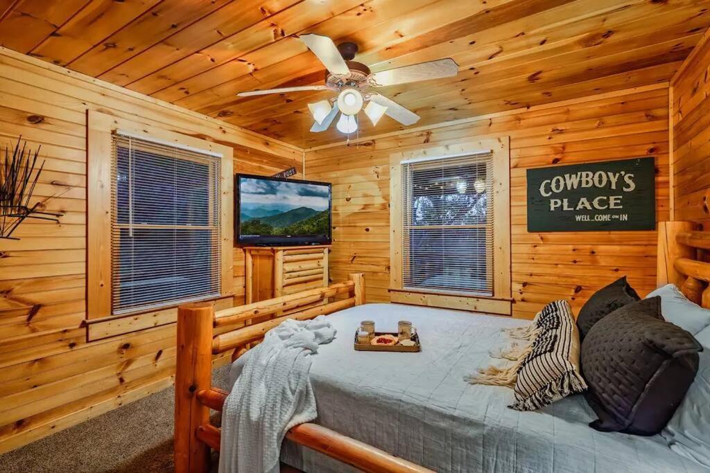 Stunning Mountain Cabin W Hot Tub Gatlinburg Bagian luar foto