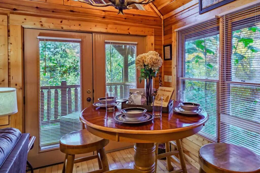 Stunning Mountain Cabin W Hot Tub Gatlinburg Bagian luar foto