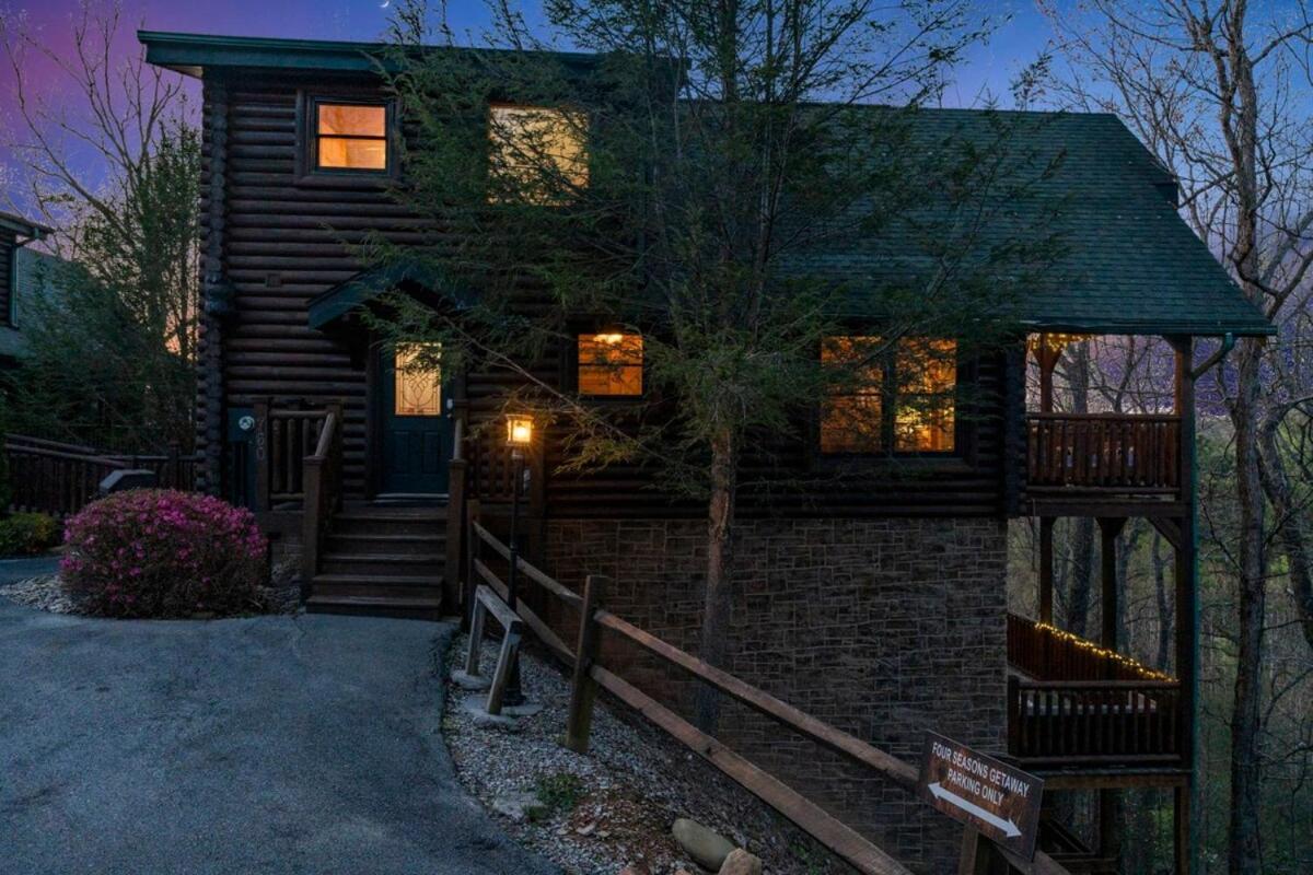 Stunning Mountain Cabin W Hot Tub Gatlinburg Bagian luar foto