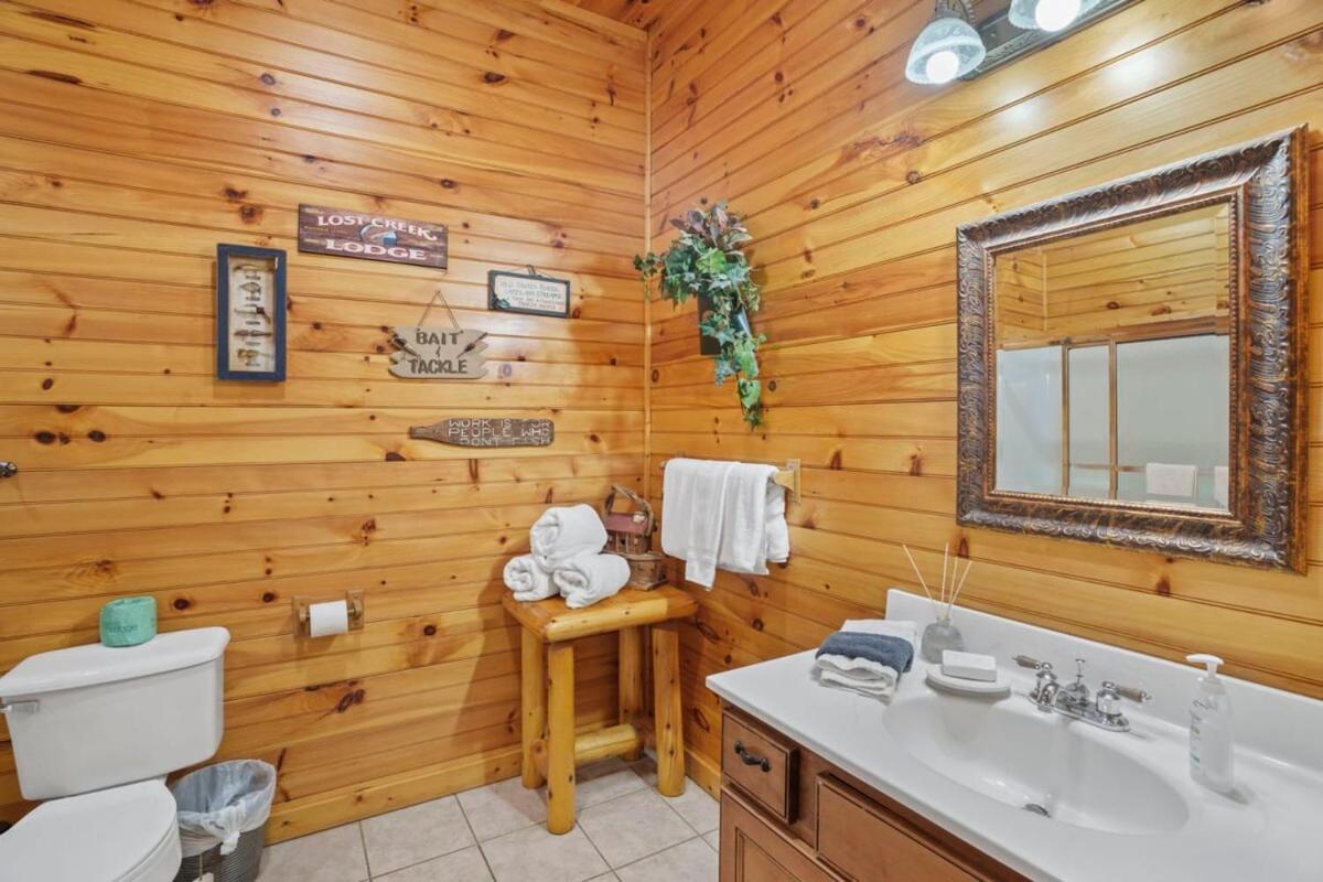 Stunning Mountain Cabin W Hot Tub Gatlinburg Bagian luar foto