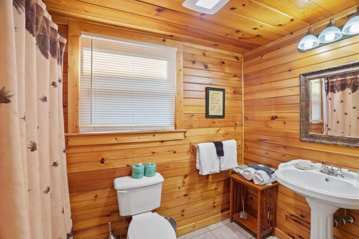 Stunning Mountain Cabin W Hot Tub Gatlinburg Bagian luar foto