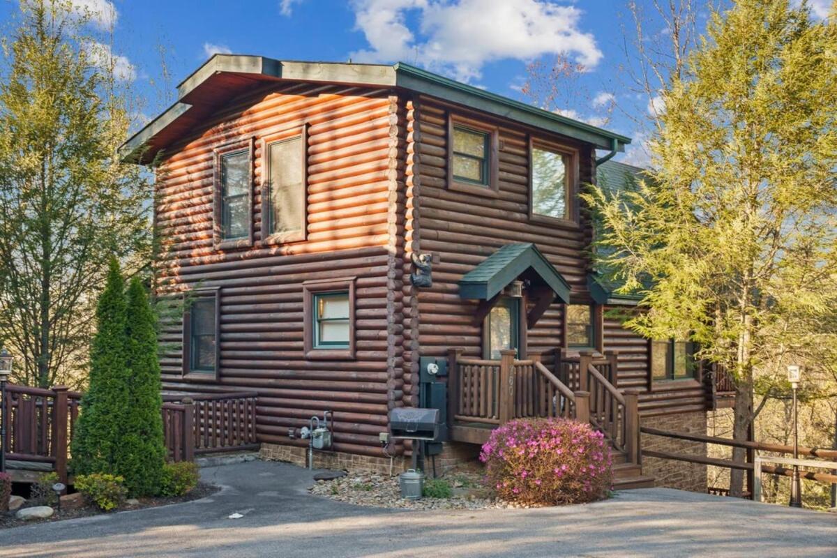 Stunning Mountain Cabin W Hot Tub Gatlinburg Bagian luar foto