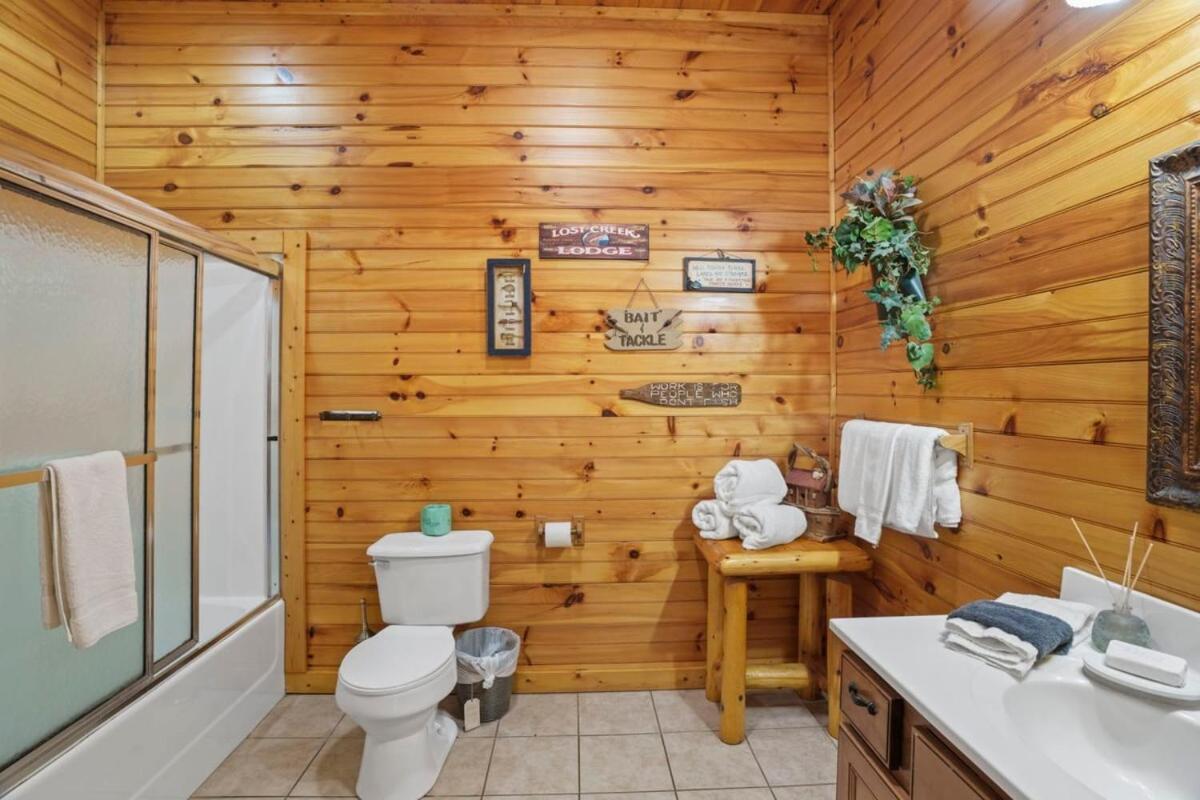 Stunning Mountain Cabin W Hot Tub Gatlinburg Bagian luar foto