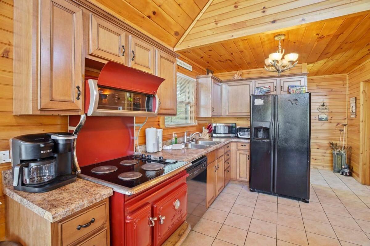 Stunning Mountain Cabin W Hot Tub Gatlinburg Bagian luar foto