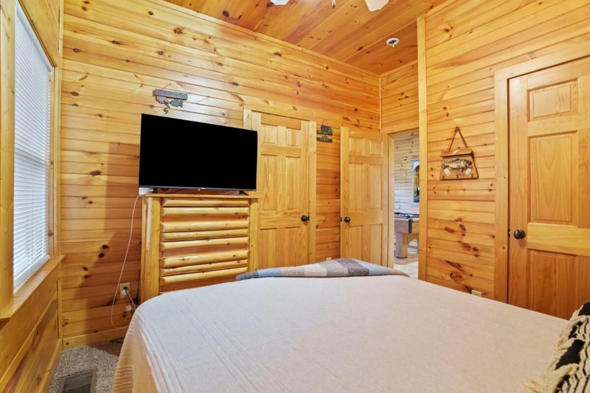 Stunning Mountain Cabin W Hot Tub Gatlinburg Bagian luar foto