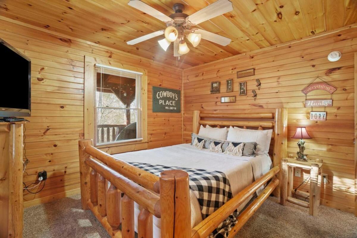 Stunning Mountain Cabin W Hot Tub Gatlinburg Bagian luar foto