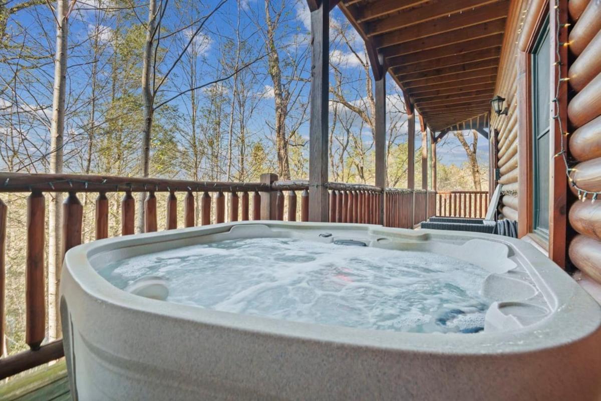 Stunning Mountain Cabin W Hot Tub Gatlinburg Bagian luar foto