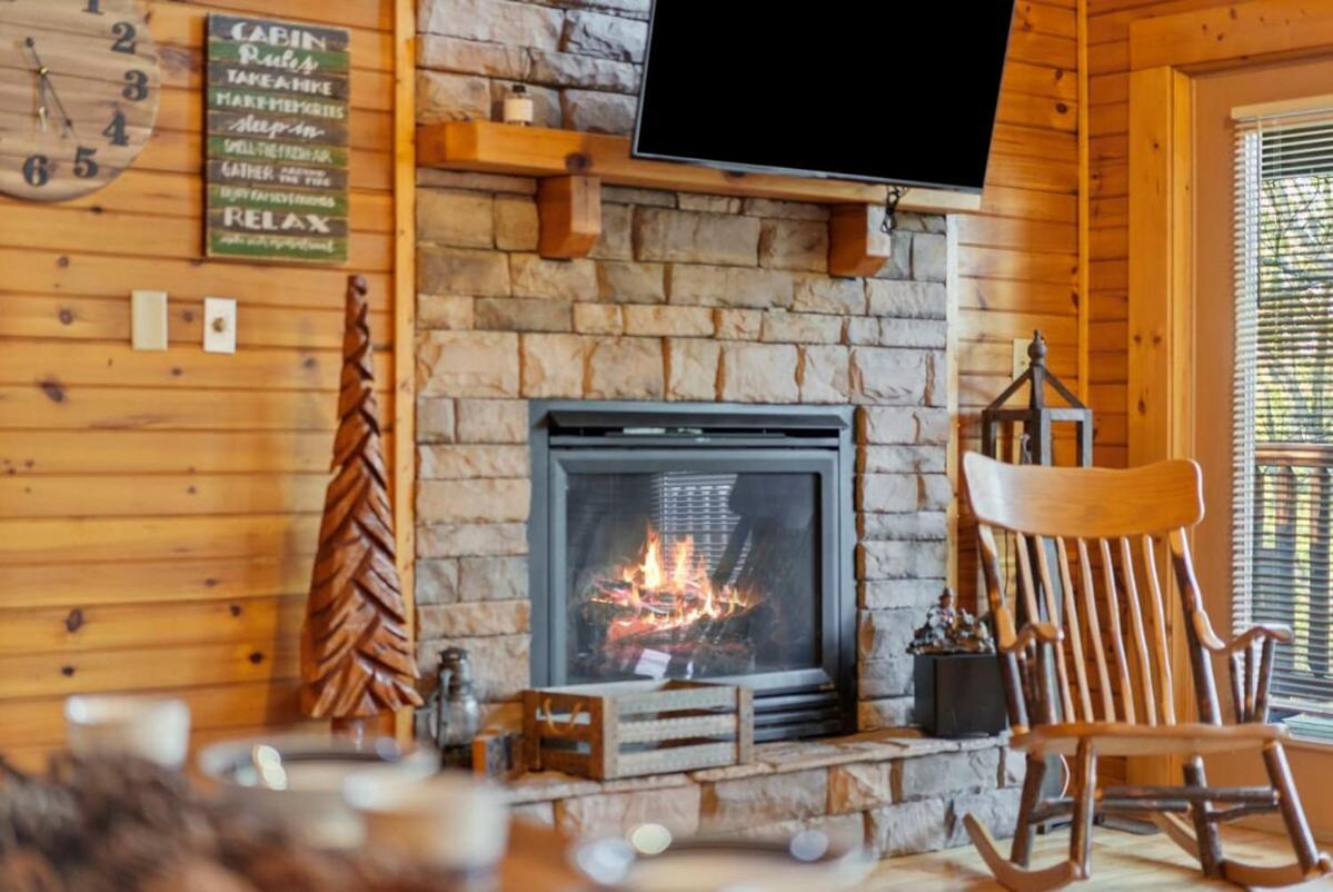 Stunning Mountain Cabin W Hot Tub Gatlinburg Bagian luar foto