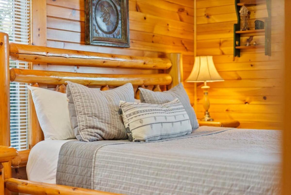 Stunning Mountain Cabin W Hot Tub Gatlinburg Bagian luar foto