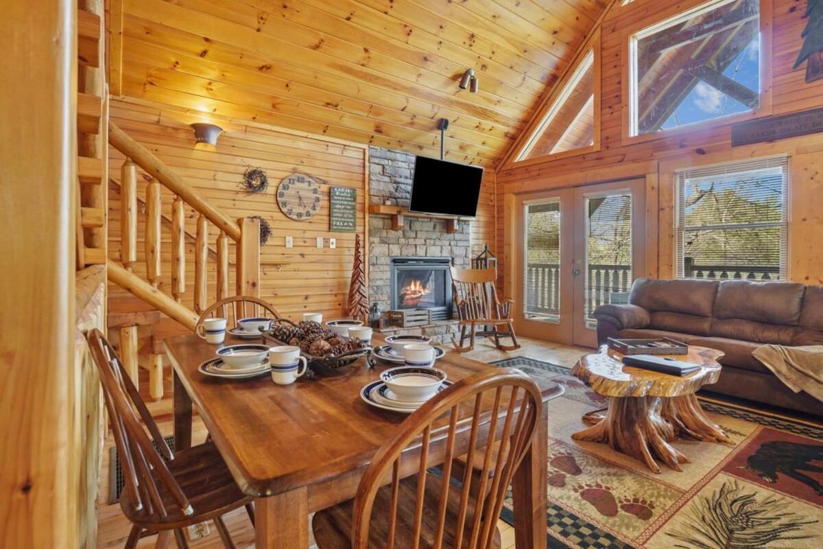 Stunning Mountain Cabin W Hot Tub Gatlinburg Bagian luar foto