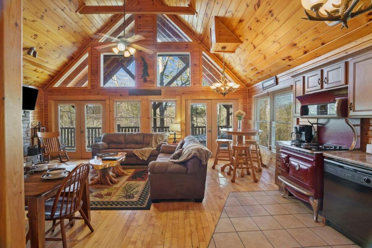 Stunning Mountain Cabin W Hot Tub Gatlinburg Bagian luar foto