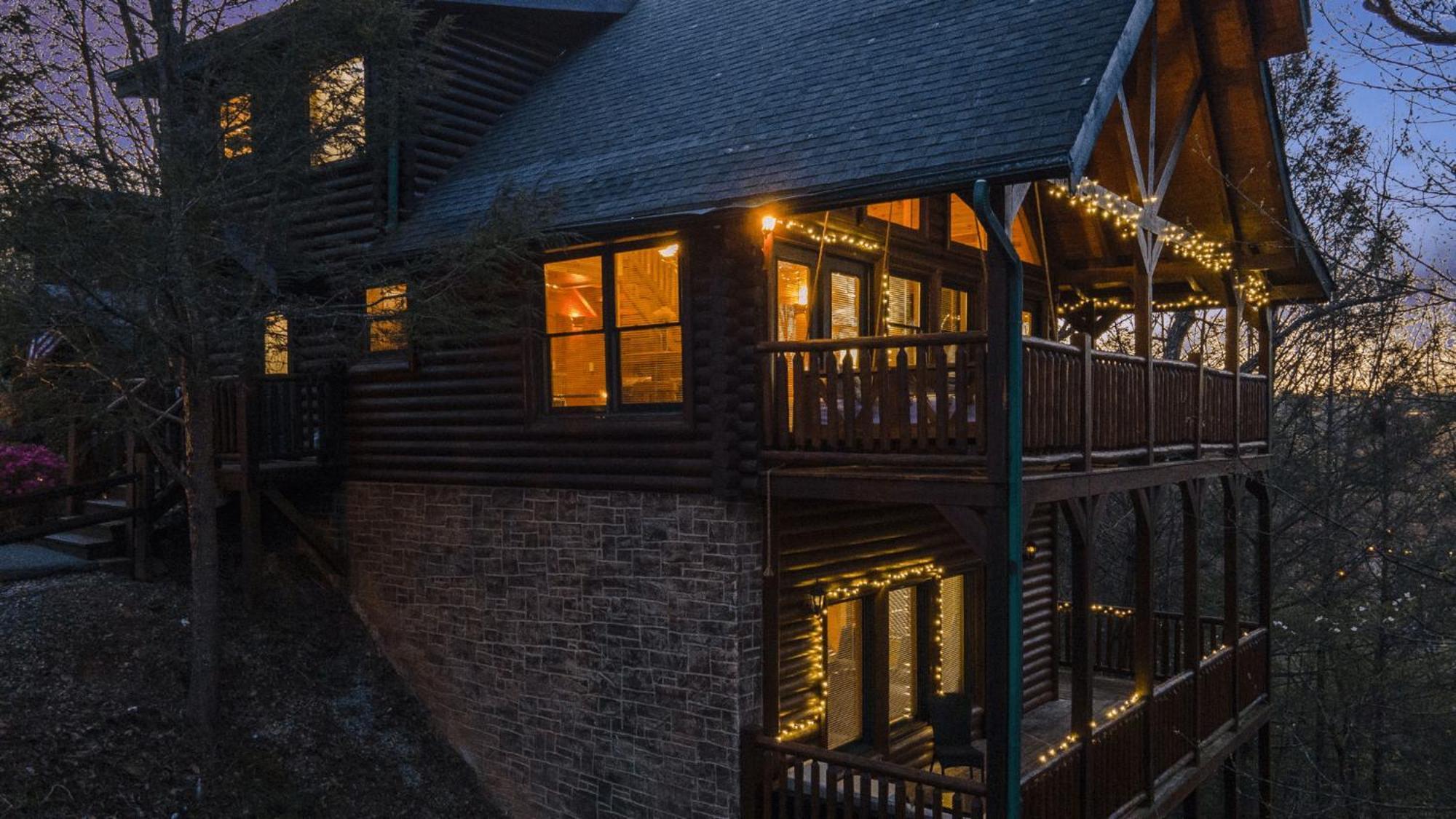 Stunning Mountain Cabin W Hot Tub Gatlinburg Bagian luar foto